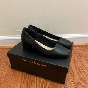 Clark’s Womens (Size 6) 1” Black Heel Flat/Loafer